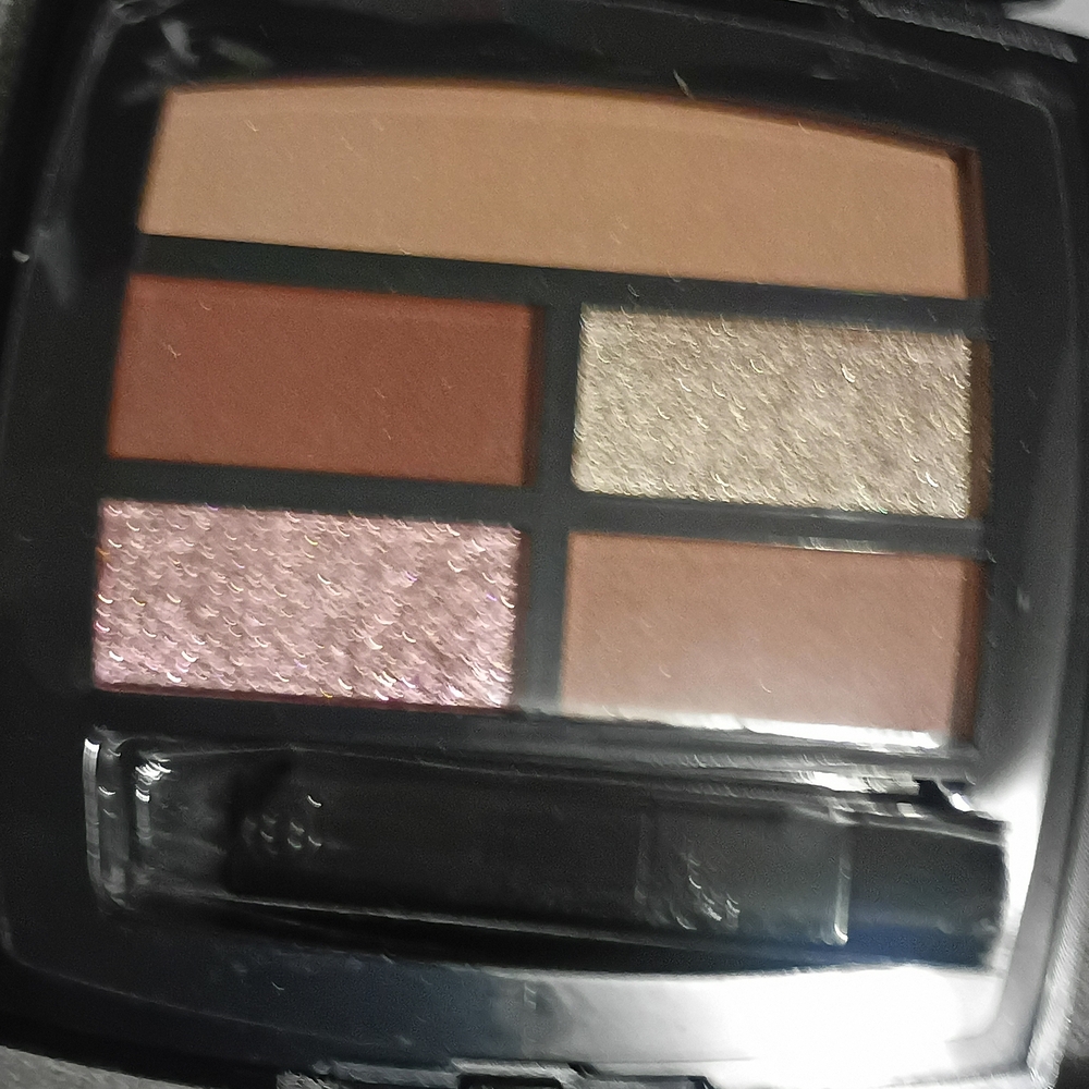 CHANEL Eyeshadow Palette In SHADE-TENDER BNIB
